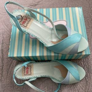 Baby blue pin up heels